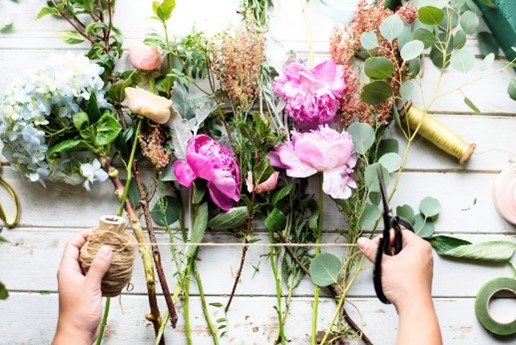 Bloemschikken met high tea — lezing in Oudemirdum